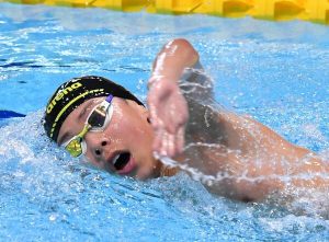 ＜学童オリンピック・水泳＞6年男子100メートル自由形　西久保瑛亮、6年女子200メートル個人メドレーは山﨑あんな優勝