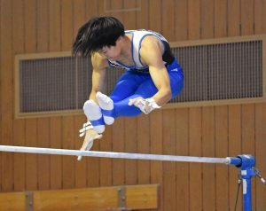 ＜体操・佐賀県高校新人＞個人総合　男子は鳥栖工・瀬口寛太、女子は鳥栖・中本結菜が優勝