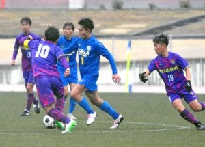 ＜サッカー・佐賀県高校新人＞男子は佐賀東優勝　女子は神埼制す